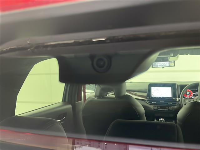 【ドライブレコーダー】映像・音声などの運転中の記録を残します。事故などを起こした起こされた時の証拠になりえますので、もしも時でも安心ですね。