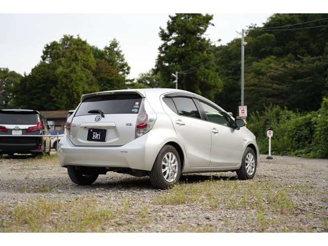 全長約 4 m、幅 1.7 m 程度で小回りがしやすい大きさです。街乗り・駐車にも適しています！【カーマッチ神奈川大和店】