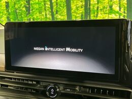 【メーカー純正12.3型ナビ】インテリアに溶け込むスタイリッシュな「専用設計」メーカーナビを装備♪視認性や操作性など基本性能にも優れ、より上質なカーライフをお楽しみいただけます。