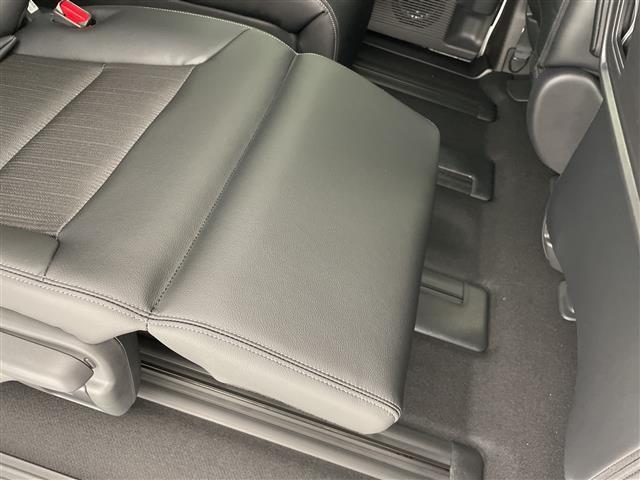 【後部座席】『後部座席周辺』の画像になります。写真の内容に関してご不明点、ご質問等がございましたらお気軽にガリバー店舗までお問い合わせください。