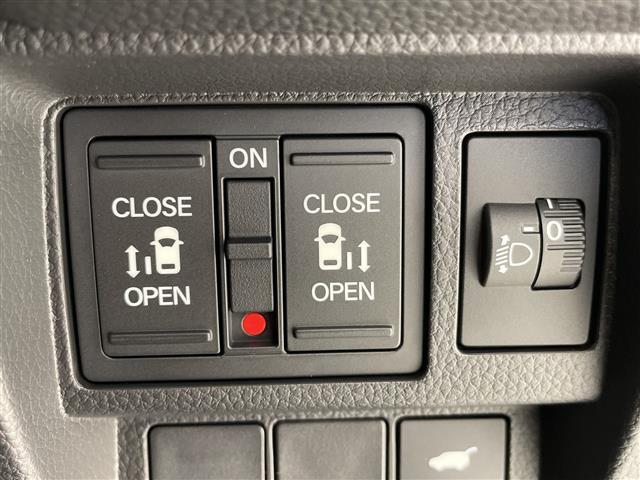 【運転席操作部】『運転席周辺の装備』の画像になります。快適なドライブを楽しむための機能が装備されています！運転席から触れるので使いやすいです！