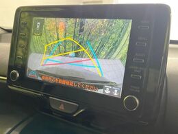 【バックカメラ】駐車時に後方がリアルタイム映像で確認できます。大型商業施設や立体駐車場での駐車時や、夜間のバック時に大活躍！運転スキルに関わらず、今や必須となった装備のひとつです！