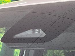 【トヨタセーフティセンス】走行中に前方の車両等を認識し、衝突しそうな時は警報とブレーキで衝突回避と被害軽減をアシスト。より安全にドライブをお楽しみいただけます。