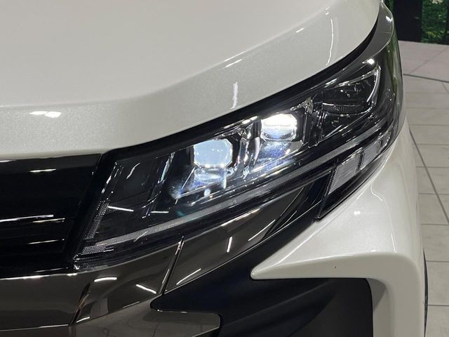 【LEDヘッドライト】悪天候や夜間走行時も良好な視界を確保し安心して運転できる高輝度LEDヘッドライトを装備！点灯速度が早く、消費電力も抑えられています。
