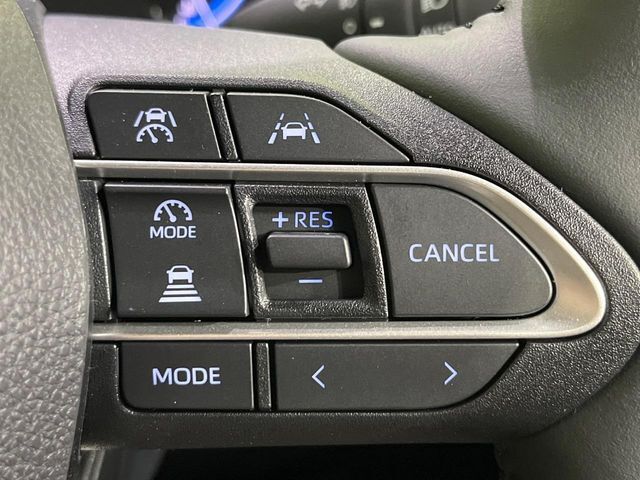 【レーダークルーズコントロール】高速道路での長距離走行が楽に！！自動で速度を保つクルーズコントロールが、衝突軽減システムと連携し、前方の車両を感知して車間を保つように速度調節してくれます！！