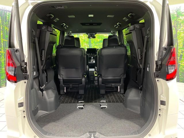 普段のお買い物や通勤、送迎等に十分な荷室スペースを確保しております。セカンドシートを倒すと、大きな荷物の積載も可能です♪
