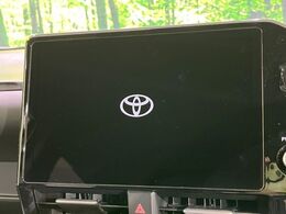 【10インチ　ディスプレイオーディオ】大画面のディスプレイはAppleCarPlayやAndroidAutoが利用可能。大きな画面でスマホナビアプリ等が利用いただけます♪