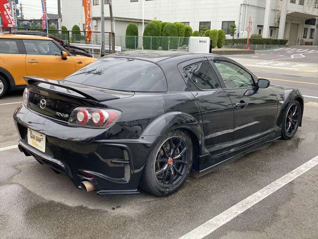 ご契約時は手付金として1万円のみお預かりさせていただきます。納車日前日までに残金を指定口座へご入金していただくか納車日当日に現金をご持参ください。納車日はお客様のご都合に合わせられます。