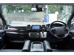 内装ですが、気になる匂いや損傷等なくキレイなお車になります。ご成約後にエアコンフィルター交換等のクリーニングを実施してご納車致します。