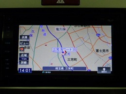 【ナビゲーション】　ナビを装備しております！インパネ内にスッキリとビルトイン装着されておりますので、運転時に視界の妨げになる事もありません。