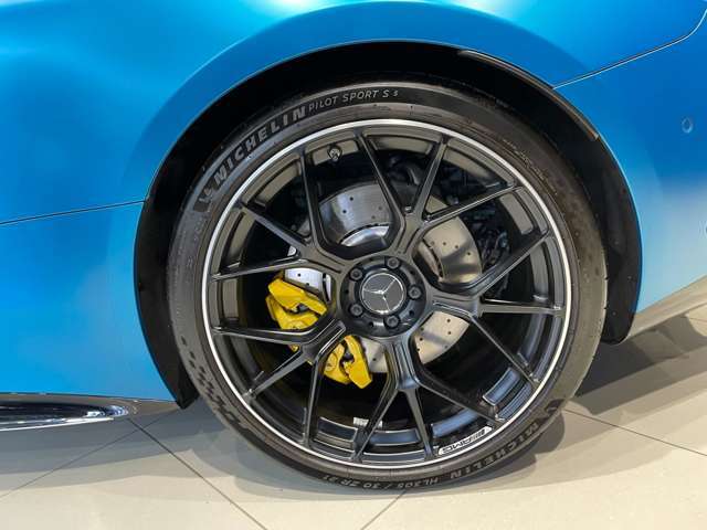 車両は屋内展示しておりますので天候に関係なくごゆっくりコンディションご確認頂けます。車両を倉庫へ保管している場合が御座いますのでご来店前に在庫確認頂けると幸いです。TEL072-784-8800