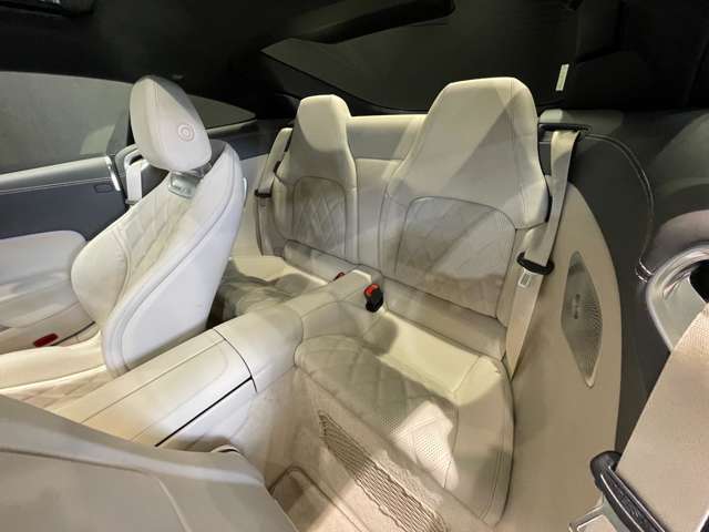 車両は屋内展示しておりますので天候に関係なくごゆっくりコンディションご確認頂けます。車両を倉庫へ保管している場合が御座いますのでご来店前に在庫確認頂けると幸いです。TEL072-784-8800