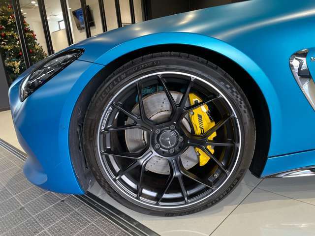車両は屋内展示しておりますので天候に関係なくごゆっくりコンディションご確認頂けます。車両を倉庫へ保管している場合が御座いますのでご来店前に在庫確認頂けると幸いです。TEL072-784-8800