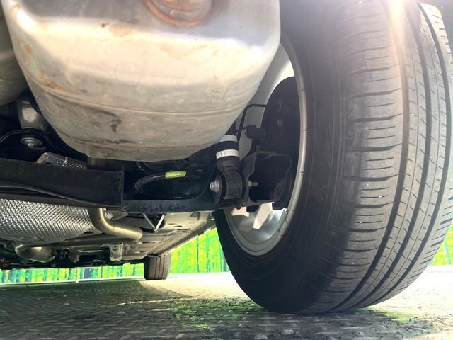お車を安心してお乗りいただく為には、足回りの定期点検が欠かせません。サービスサポート（有償保証）では無料点検もご提供しており、安心のカーライフをお過ごしいただけるサポート体制が整っています。