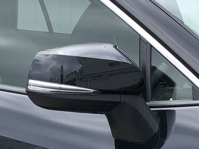 ミラーウィンカーは方向指示器がドアミラーに内蔵されているタイプで被視認性の良さなどに定評があります★