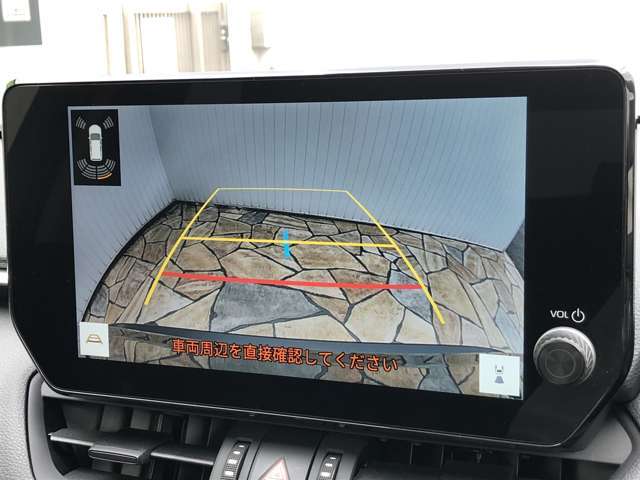 バックガイドモニター装着車は後退時の強い味方です！車庫入れや縦列駐車の際、後退操作の参考になるガイドラインをナビ画面に表示します。