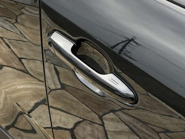 スマート機能付き運転席ドアハンドルです！！左側も同様です♪