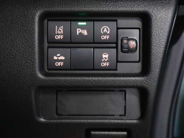 当社の展示車は全車両に”社団法人自動車公正取引協議会”の車両状態説明書を掲示しております。修復歴の有無は勿論、ドア等の外板の交換歴の有無までも表示☆口頭説明では無く書面にてお渡ししております♪