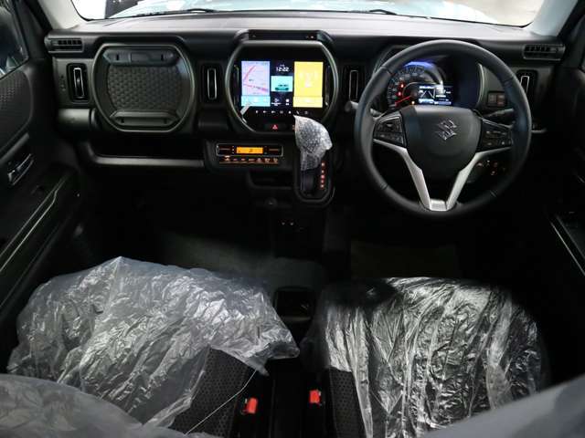 業者によるルームクリーニング実施☆室内の細かい所からエンジンルームまでキレイになった状態でお渡し致します♪