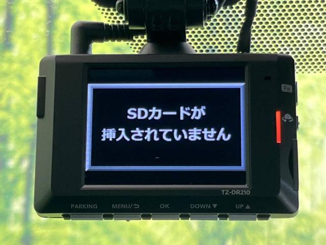 【ドライブレコーダー】安心・安全なカーライフに必須のドライブレコーダーを装備！走行中はもちろん、あおり運転や事故に遭遇した際の状況も映像で記録し、万一のリスクに備えます。