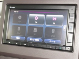 ナビゲーションはギャザズメモリーナビ（VXM-205Ci）を装着しております。AM、FM、CD、Bluetoothがご使用いただけます。初めて訪れた場所でも安心ですね！