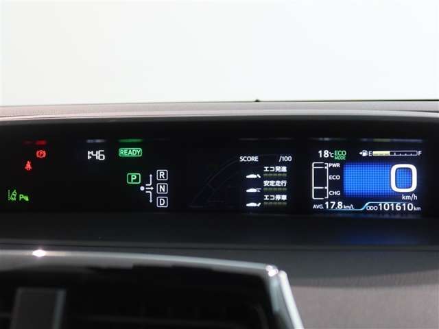 とっても見やすいメーターです。夜間時はラグジュアリーな気分にさせてくれる照明が魅力ですので、夜のドライブも楽しみになりますよ♪