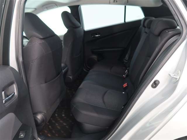 ゆとりある広々とした車内空間は、ドライブを始め買い物やレジャーなど、幅広く活躍します。一人でもみんなとでもお出かけを楽しみましょう！