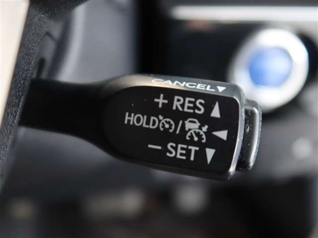 クルーズコントロール付きで高速道路走行での疲労を軽減します。