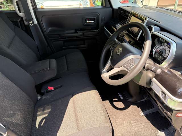 当社の自動車販売サービスは、全車種・全メーカー対応していますので、車屋さんを何件もまわるお手間をかけさせません。たくさんの選択肢の中で比較しながら、お客様のご要望、条件にあう一台を一緒に探します。