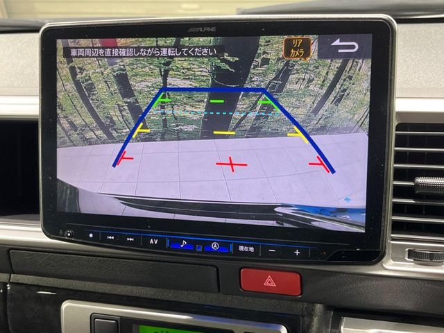 【バックカメラ】駐車時に後方がリアルタイム映像で確認できます。大型商業施設や立体駐車場での駐車時や、夜間のバック時に大活躍！運転スキルに関わらず、今や必須となった装備のひとつです！