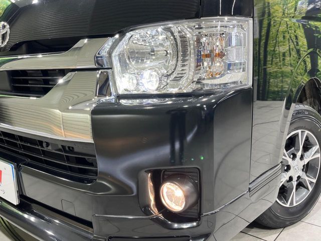 【LEDヘッドライト】悪天候や夜間走行時も良好な視界を確保し安心して運転できる高輝度LEDヘッドライトを装備！点灯速度が早く、消費電力も抑えられています。