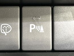 【クリアランスソナー】バンパーに付いたセンサーが障害物を検知！一定の距離に近づくとアラートで教えてくれます♪狭い駐車スペースや車庫入れ時も安心ですね☆
