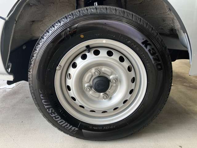 【　タイヤ新品　】タイヤ4本新品交換済みですので後々掛かる費用が抑えられますね♪