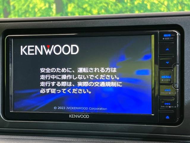 【ナビゲーション】目的地までしっかり案内してくれる使いやすいナビ。Bluetooth接続すればお持ちのスマホやMP3プレイヤーの音楽を再生可能！毎日の運転がさらに楽しくなります！！