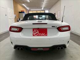 スタッフ数名がキーパーコーテイングの資格を持ってます♪お車をピカピカにしたい方はぜひ♪