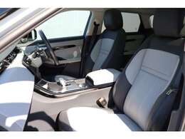 『輸入車ならではの洗練されたインテリア！英国らしい気品高いインテリアに仕上がっております！