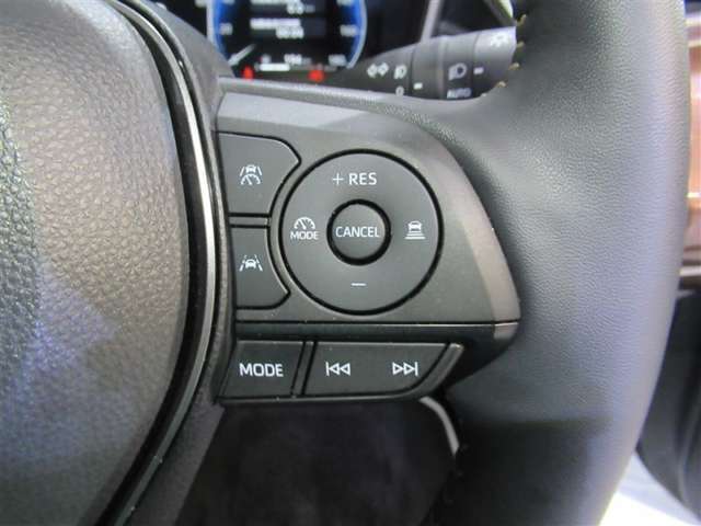 クルーズコントロール付きで高速道路もラクラク♪ 　ハンドル操作に集中できます。