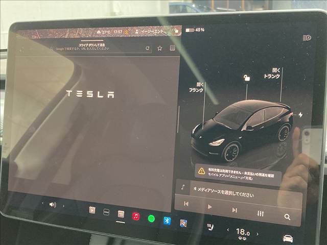 【純正ナビ】一体感のあるナビは、高級感ある車内を演出してくれます。Bluetooth再生などオーディオ機能も充実しておりますので、運転もより楽しめます♪