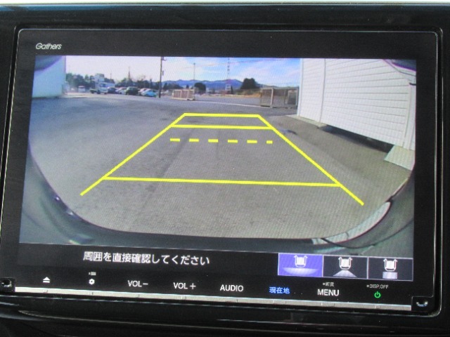3ビュー切替え可能なリアワイドカメラ搭載で、後方視界がしっかりと確保できます。夜間や狭い駐車場でのバック走行に大変便利です。