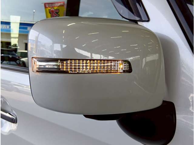 当社で整備の車両には4ヶ月の消耗品も含む【無料保証】付き☆オプションで1年または2年の延長の保証（更新可能）もご用意☆遠方のお客様でも安心♪お近くのディーラーさんにて保証修理をお受け出来ます☆