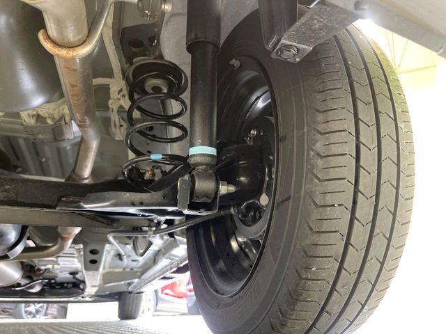 お車を安心してお乗りいただく為には、足回りの定期点検が欠かせません。サービスサポート（有償保証）では無料点検もご提供しており、安心のカーライフをお過ごしいただけるサポート体制が整っています。