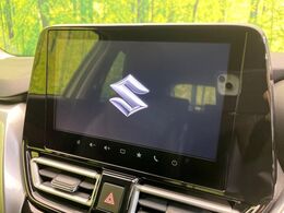 【純正ナビ】人気の純正ナビを装備しております。ナビの使いやすさはもちろん、オーディオ機能も充実！キャンプや旅行はもちろん、通勤や買い物など普段のドライブも楽しくなるはず♪