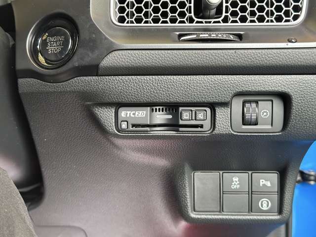 ★納車前に、専属のクリーニングスタッフが、ピッカピカにクリーニングして納車いたします！もちろん、ピッカピカの状態でお渡しするクリーニング費用も支払総額に含まれています！