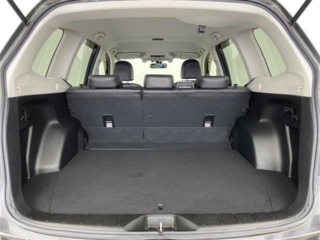【トランク】積み込みやすくて、たっぷり積める荷室です。シートアレンジできるものは、乗車人数と荷物の量や大きさによってシートを動かすことができるので、より快適なドライブが可能です！