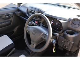 前席全体　目線も高く広い視界で安心して運転することができますね！