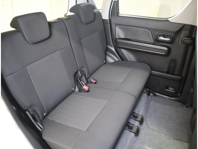 後部座席は左右独立でシートスライド・リクライニングが可能な為、効率よくシートのアレンジが可能です♪足元も広々でゆったり過ごせます。