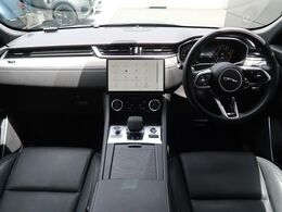 JAGUAR『F-PACE』を認定中古車でご紹介！パノラミックルーフ、衝突軽減システム、シートヒーター、メモリ機能付シート、MEIRIDIANサウンド、オートハイビーム、純正20インチアルミ