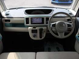 すっきりとしたムーヴキャンバスらしいデザインのダッシュ回り！フロントビューの視認性もよく運転しやすいと思います★