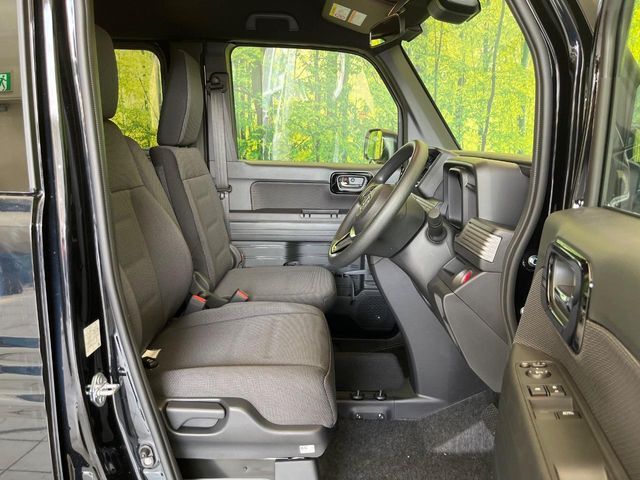 運転席シート廻りは使用感も少なく、良好な状態となっています。前オーナー様が丁寧に使っていたことがよくわかりますね。