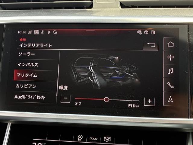 ●マルチカラーアンビエントライト『30色の中から好きな色が選べるので、気分やシチュエーションに合わせていつでもイルミネーションの色を変えることが可能となります。』